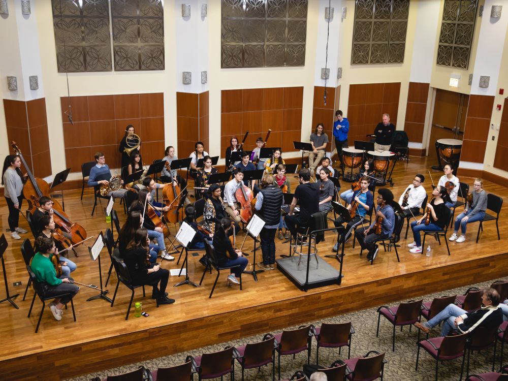 Conductor Dinis Sousa and Orchestre Révolutionnaire et Romantique musicians work with an ensemble of Merit School for Music and CMPI students.